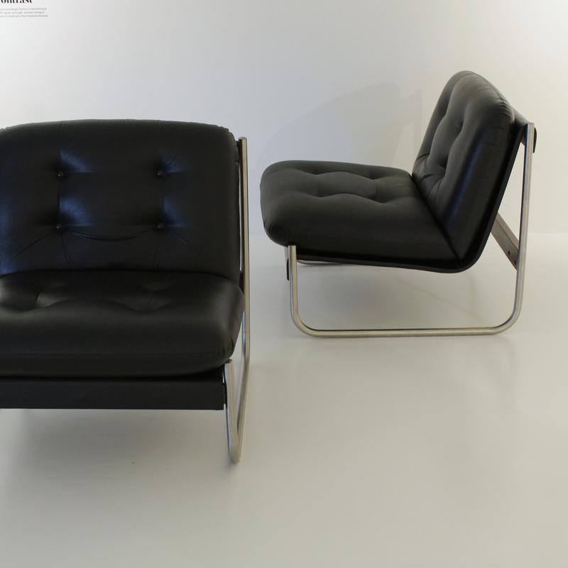 pair of lounge seats by Mobiltecnica Torino