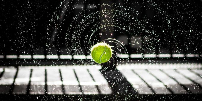 Super slow motion effect met tennisbal