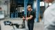 Opnames voor corporate video Cameraman filmt een interview