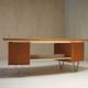 Boomerang floating desk by Tijsseling