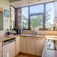 Woning met 3 slaapkamers, inpandige garage en weidse tuin