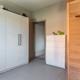 Gerenoveerde en instapklare gelijkvloers woning met 2 slaapkamers en garage