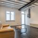 Gerenoveerde, energiezuinige rijwoning met 2 kamers en garage