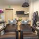 Interessant investeringspand met handelsruimte en twee appartementen