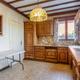 Ruime woning met 4 slaapkamers en garage op een centrale locatie