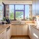 Woning met 3 slaapkamers, inpandige garage en weidse tuin