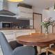 Investeringspand bestaande uit 3 appartementen, handelspand en dubbele garage