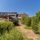 Grote, energiezuinige woning met drie slaapkamers, garage en atelier op een zonnig perceel