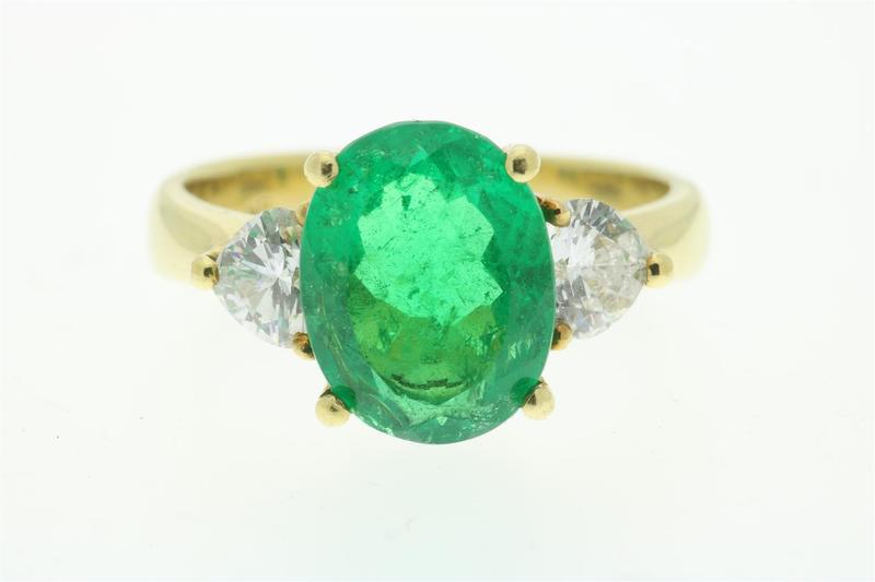 Yellow gold ring set with emerald and heart cut diamonds