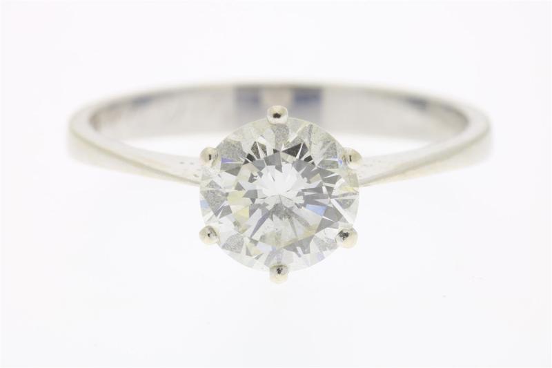 White gold solitaire ring set with diamond