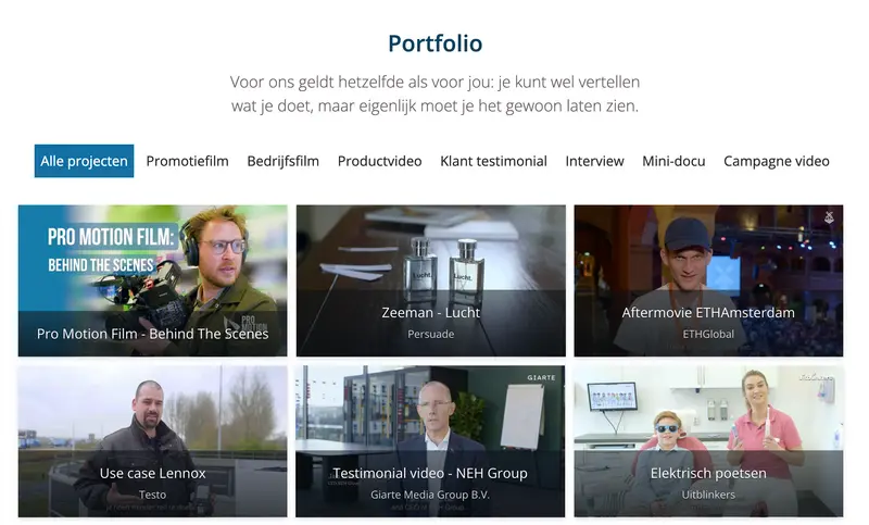 Portfolio pagina met videothumbnails van diverse projecten, waaronder bedrijfsfilms en testimonials, gerangschikt in een grid-layout.