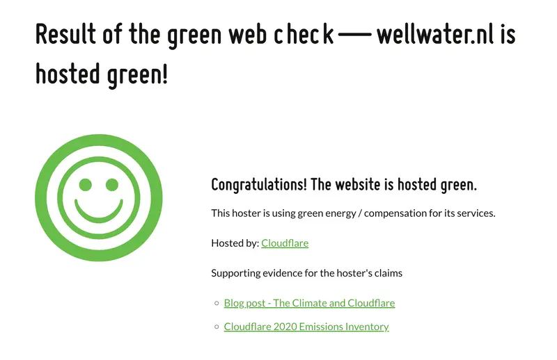Resultaat van groene hosting check met groen smiley-icoon toont dat wellwater.nl milieuvriendelijk gehost wordt via Cloudflare