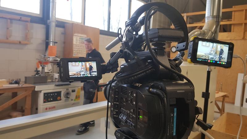 Opnames van de uitlegfilmpjes. Instructievideo's over zaagmachines
