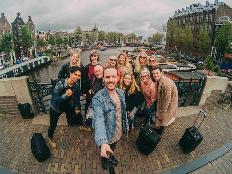 Groepsfoto met selfiestick Selfiestick gebruiken