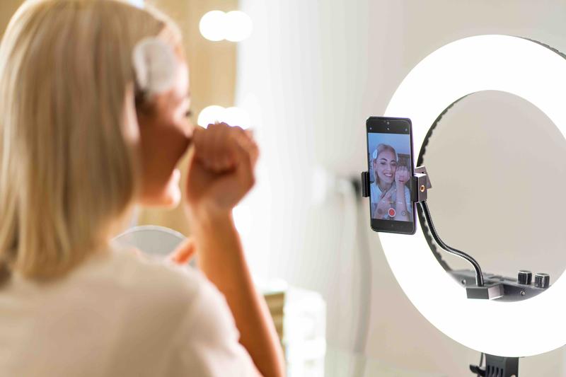 Vlogger met ringlight statief Ringlight statief