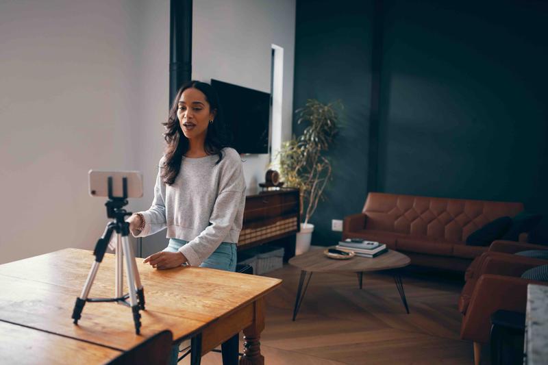 Smartphone statief op tafel Voorbeeld smartphone statief