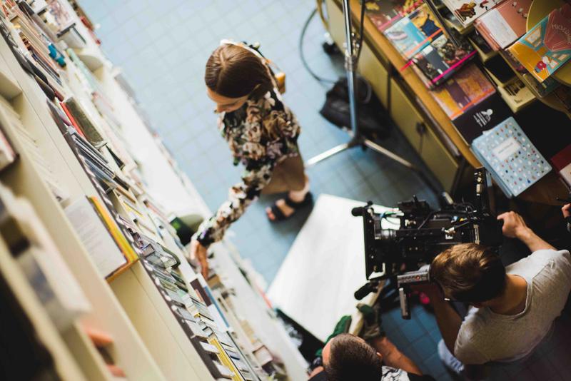 Videoproductie volgens script Filmen met script